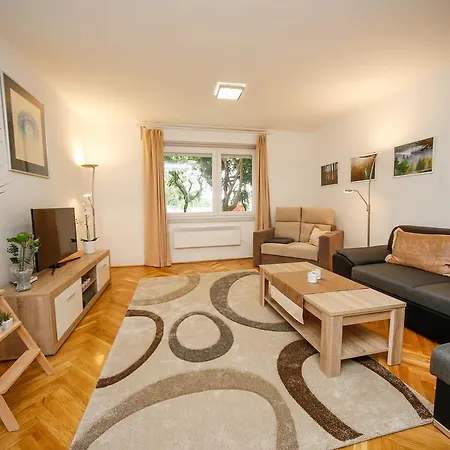 Apartment Stefania 35 *